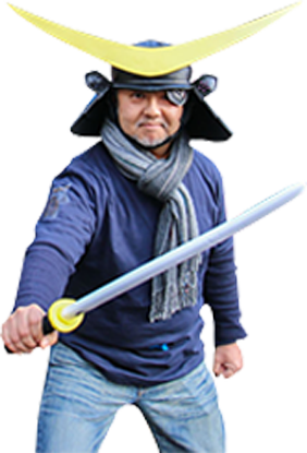 武将の格好をした男性