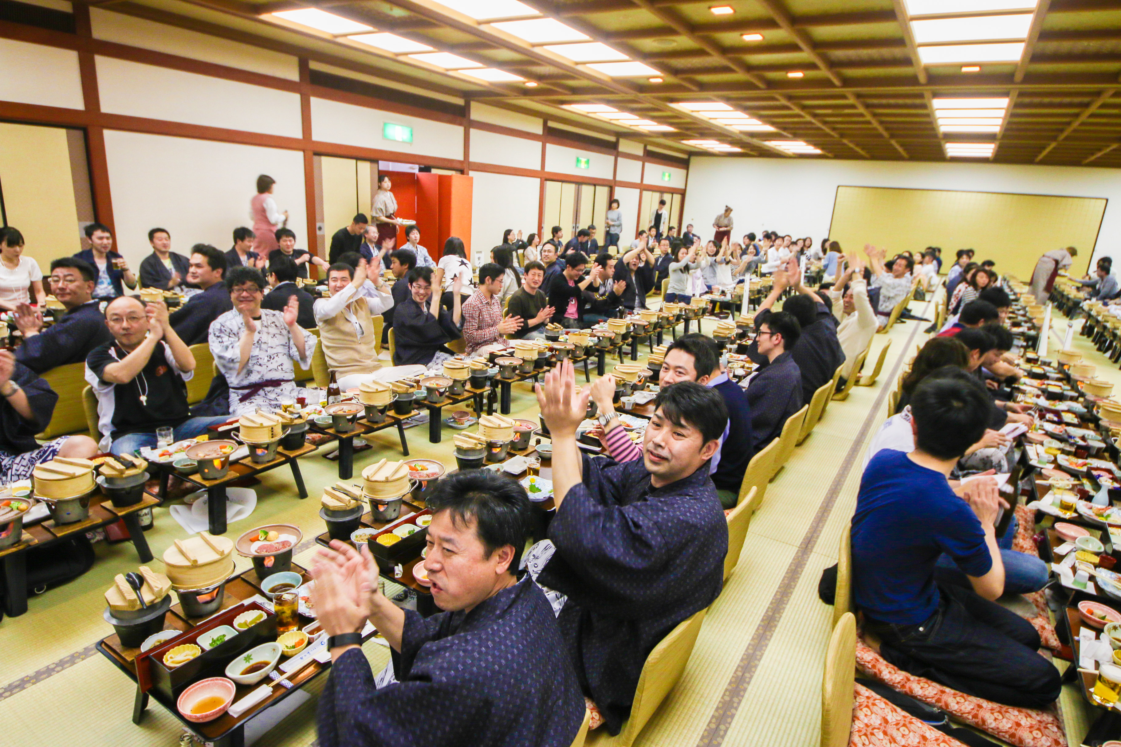 豪華景品争奪の社内イベント、社員旅行はこれで決まり!チャンバラ合戦で宴会まで大盛り上がり!!