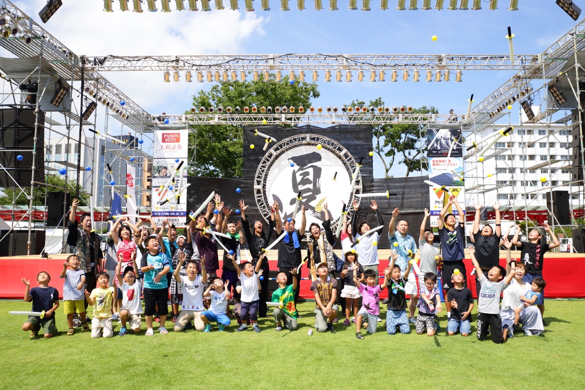 富山でチャンバラ初開催!日本晴れの「富山まつり」で大合戦