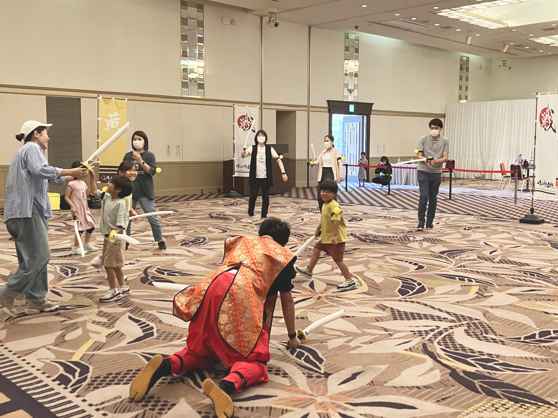 チャンバラ合戦の様子