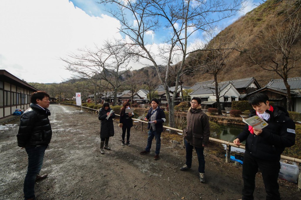 幹事を待つメンバー