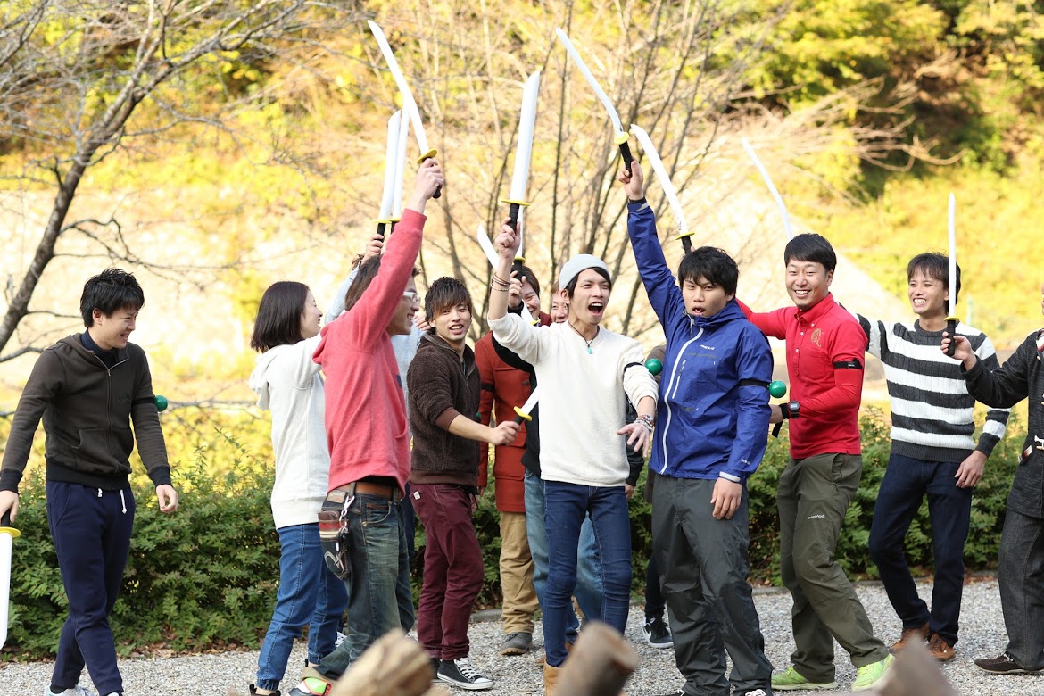 キャンプ場でのチャンバラ合戦